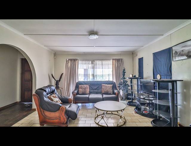 4 BEDROOM HOUSE FOR SALE IN CLARENDON
